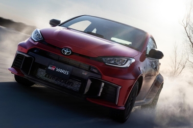 RZ“High performance”（6MT・4WD）